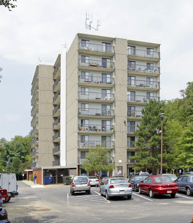 Noble Towers in Pittsburgh, PA - Building Photo