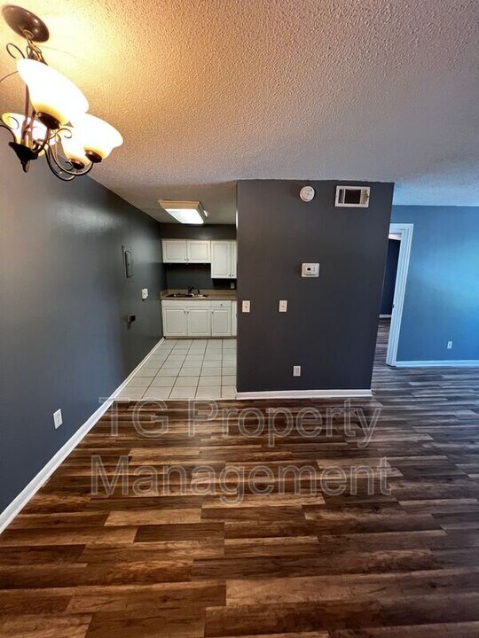 402 Lower 8th Ave S in Jacksonville Beach, FL - Building Photo