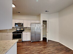 4521 Mustang Dr in Fort Worth, TX - Foto de edificio - Building Photo