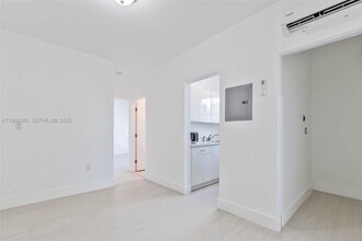 1051 NW 2nd St in Miami, FL - Building Photo - Building Photo