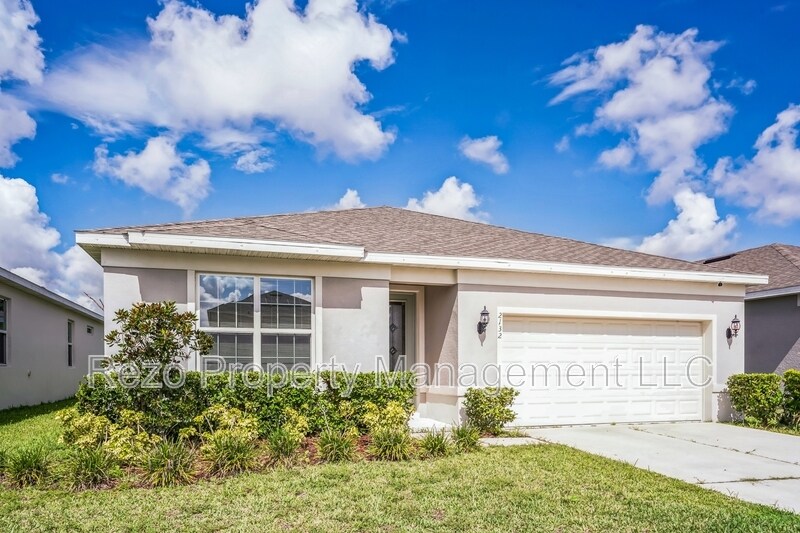 2132 Live Oak Lake Rd in St. Cloud, FL - Foto de edificio