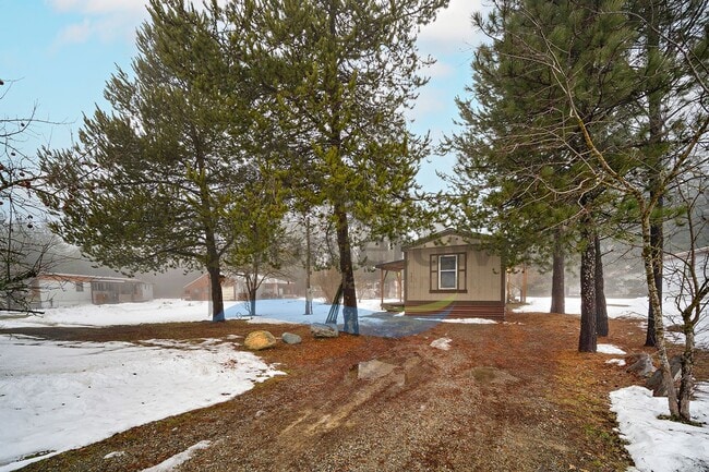 5415 Grove Ave in Athol, ID - Building Photo - Building Photo