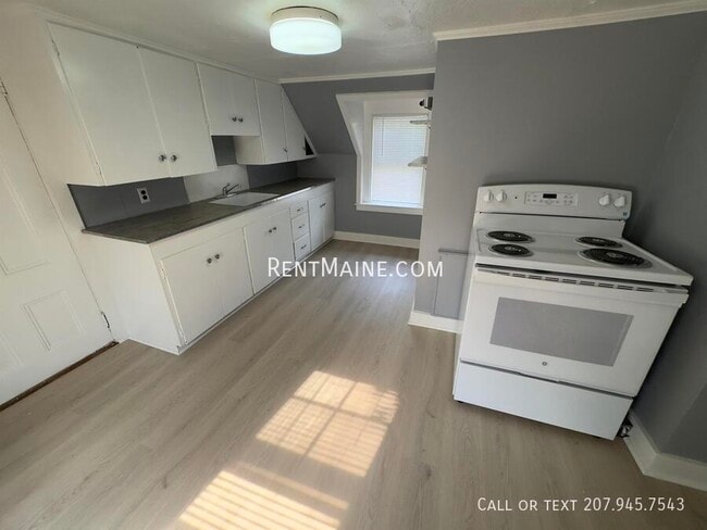 225 Center St in Old Town, ME - Building Photo - Building Photo