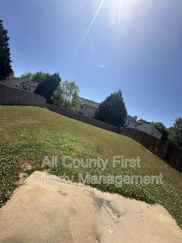 2274 Silver Maple Cir in Ellenwood, GA - Building Photo - Building Photo