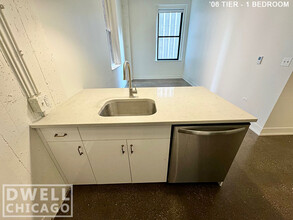 17 E Adams St, Unit 2 in Chicago, IL - Foto de edificio - Building Photo