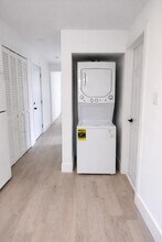 445 SW 3rd St in Miami, FL - Foto de edificio - Building Photo