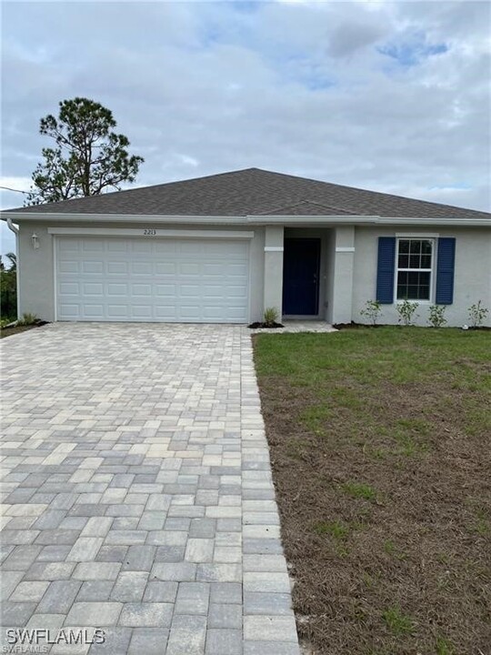 2213 NE 33rd St in Cape Coral, FL - Building Photo