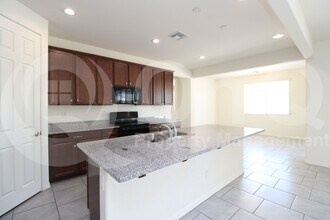 16090 W Shaw Butte Dr in Surprise, AZ - Building Photo - Building Photo