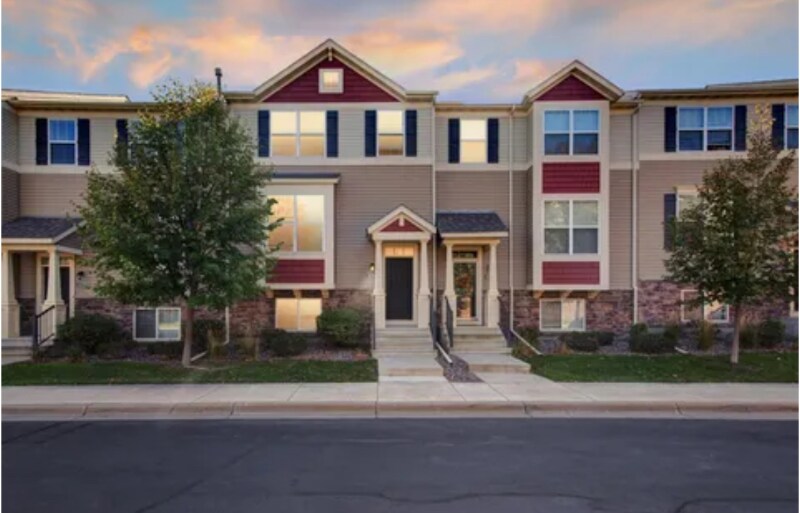 8393 Norwood Ln N in Maple Grove, MN - Building Photo
