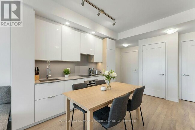 28 Freeland St in Toronto, ON - Building Photo - Building Photo