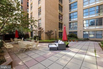 1260 21st St NW in Washington, DC - Building Photo - Building Photo