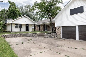 6070 Wonder Dr in Fort Worth, TX - Building Photo - Building Photo
