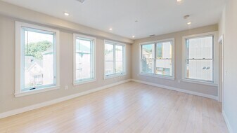 205 Green St, Unit 2 in Boston, MA - Building Photo