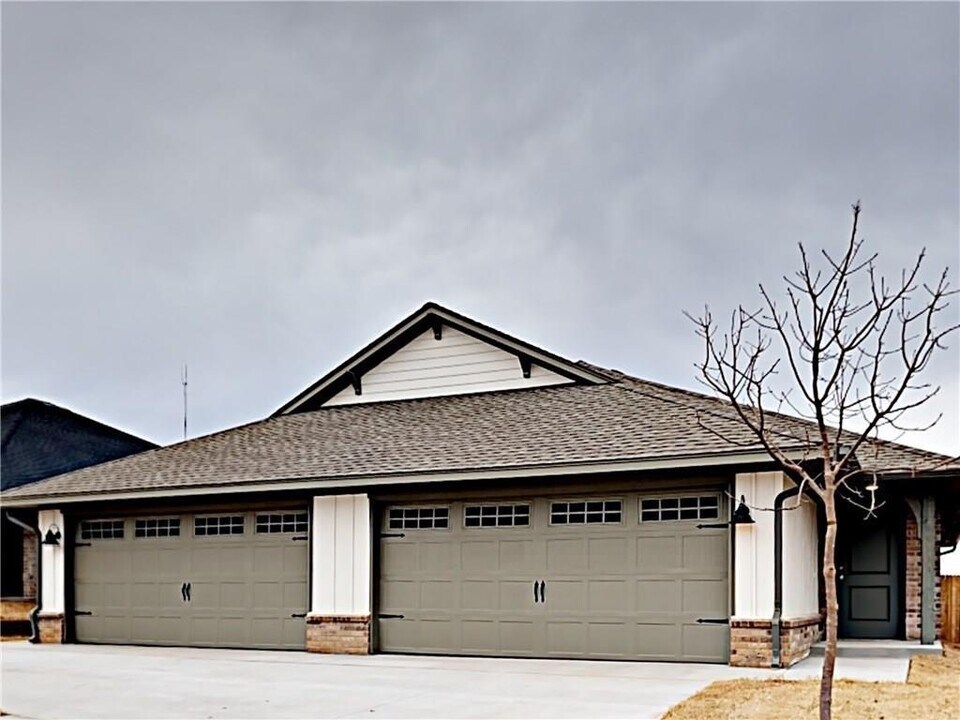 11518 Keystone Cir in Oklahoma City, OK - Building Photo