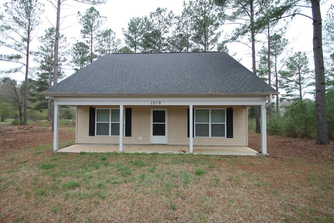 1079 Tom Joye Rd in Clover, SC - Building Photo