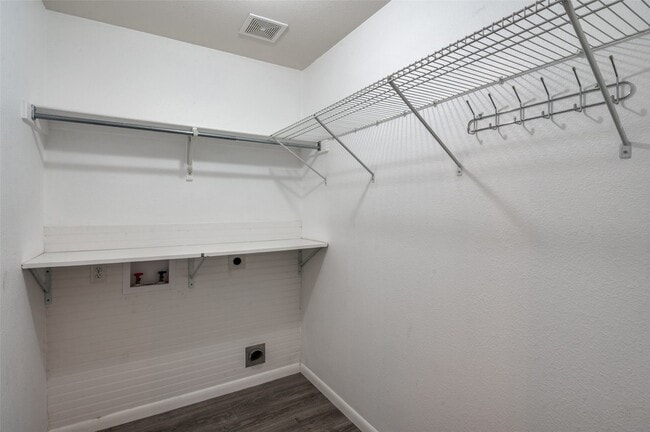 property at 5904 Mariposa Dr