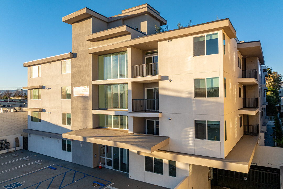 The Bay Apartment Homes in Winnetka, CA - Foto de edificio