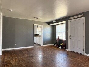 2405 23rd St in Lubbock, TX - Foto de edificio - Building Photo