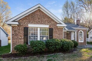 2112 David Earl Dr in Charlotte, NC - Building Photo
