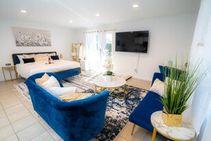 19801 Lassen St, Unit gold in Chatsworth, CA - Building Photo