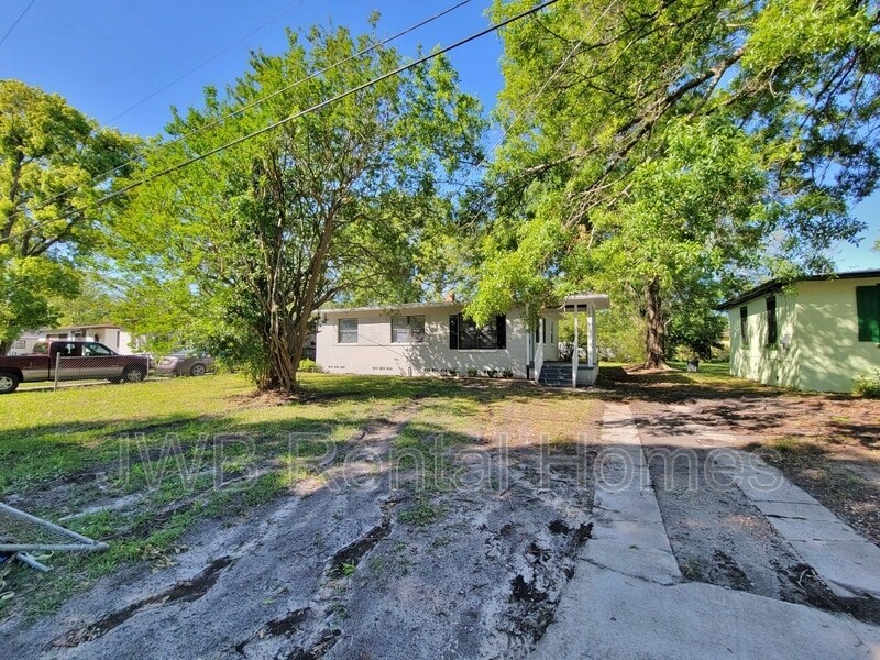 2820 Calloway Cir in Jacksonville, FL - Building Photo