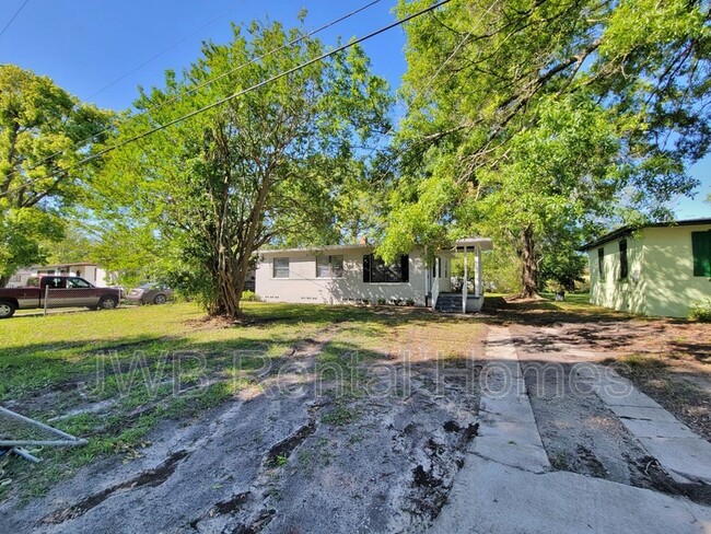property at 2820 Calloway Cir