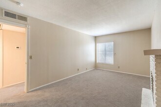 3683 Villa Knolls E Dr in Las Vegas, NV - Building Photo - Building Photo