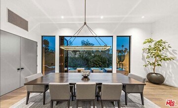 727 N Beverly Glen Blvd, Unit 57-057H in Los Angeles, CA - Building Photo - Building Photo