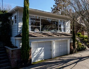 2744 SE 35th Pl in Portland, OR - Building Photo - Building Photo