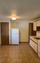 Mill Street Realty in Springfield, MA - Foto de edificio - Building Photo