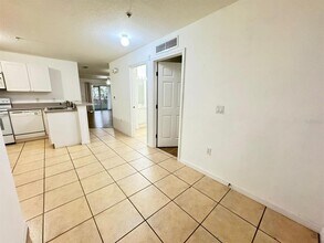 2732 Club Cortile Cir in Kissimmee, FL - Building Photo - Building Photo