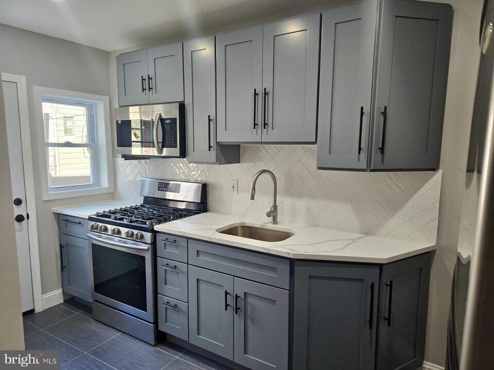4731 Vista St in Philadelphia, PA - Building Photo