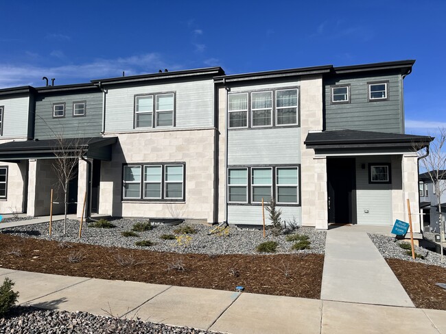 8918 Fraser River St in Littleton, CO - Foto de edificio - Building Photo