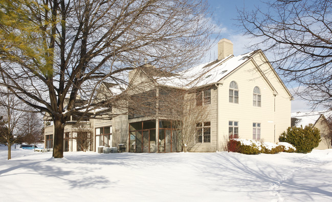 Oak Meadows in Ann Arbor, MI - Building Photo - Building Photo