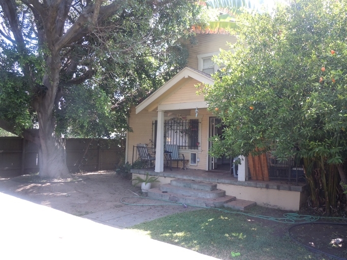 1260-1260 1/2 N Las Palmas Ave in Los Angeles, CA - Building Photo