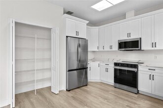 12917 Grovehurst Ave in Winter Garden, FL - Building Photo - Building Photo