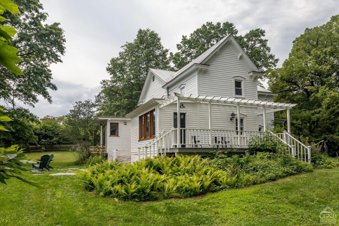 18 Broadway in Tivoli, NY - Building Photo