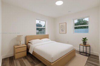 725 Burlington St in Opa Locka, FL - Building Photo - Building Photo