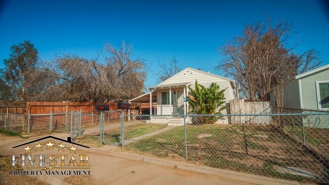304 Woodrow Ave in Bakersfield, CA - Building Photo - Building Photo