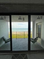 10102 S Ocean Dr, Unit 409 in Jensen Beach, FL - Building Photo