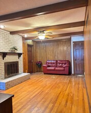 8000 Oakland Ave in Kansas City, KS - Foto de edificio - Building Photo