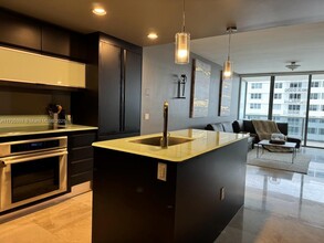 5875 Collins Ave, Unit 1104 in Miami, FL - Building Photo - Building Photo