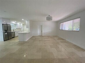 19330 NE 18th Pl in Miami, FL - Building Photo - Building Photo