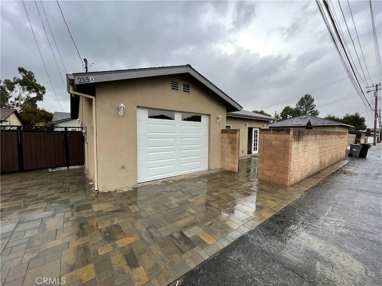 215 E 2nd St in San Dimas, CA - Foto de edificio