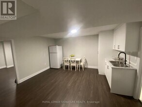 487-3-R487 Aztec Dr in Oshawa, ON - Building Photo - Building Photo