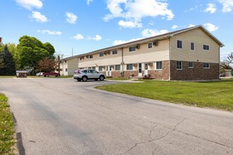 6301 Frankn Dot Dr in Lansing, MI - Foto de edificio - Building Photo