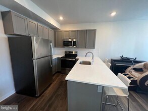 4217 Chestnut St in Philadelphia, PA - Building Photo - Building Photo