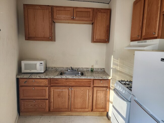 86 Academy St in Poughkeepsie, NY - Building Photo - Building Photo