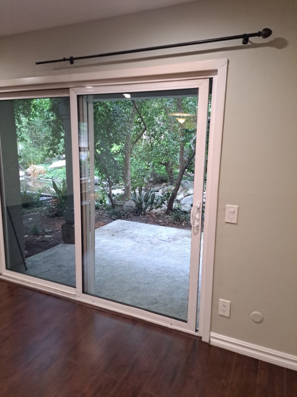 7131 Farralone Ave in Los Angeles, CA - Building Photo - Building Photo