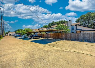 2332 Sherry St in Arlington, TX - Foto de edificio - Building Photo